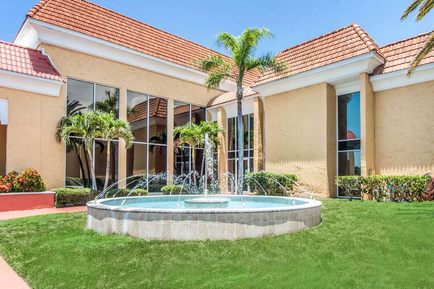 Quality Inn & Suites Conference Center 28/32