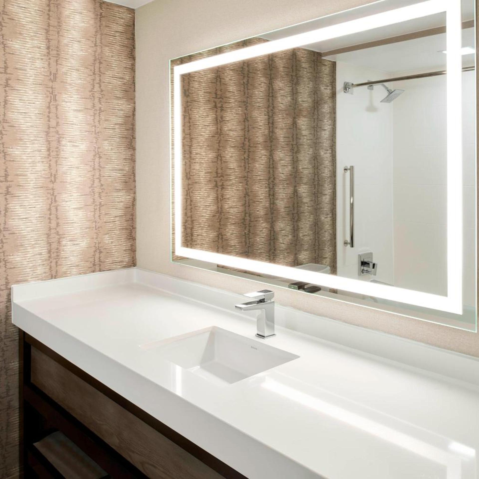 Room, King Bed, Large, Chattanooga Marriott Downtown 6/10