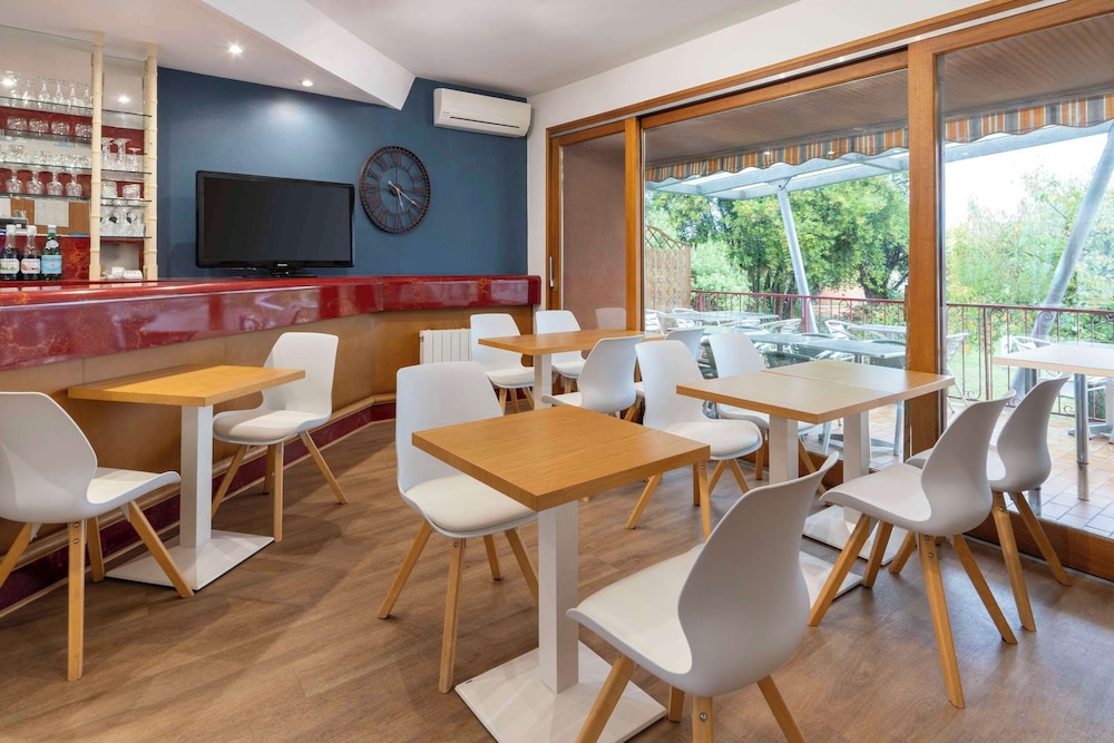 Sure Hotel by Best Western Saintes 61/63