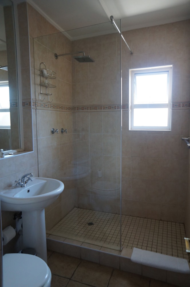 314 on Clark Guest House 74/76
