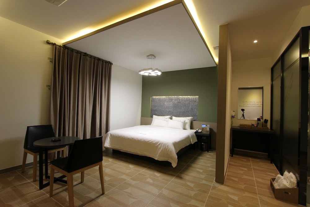 The Zenith Hotel 15/60