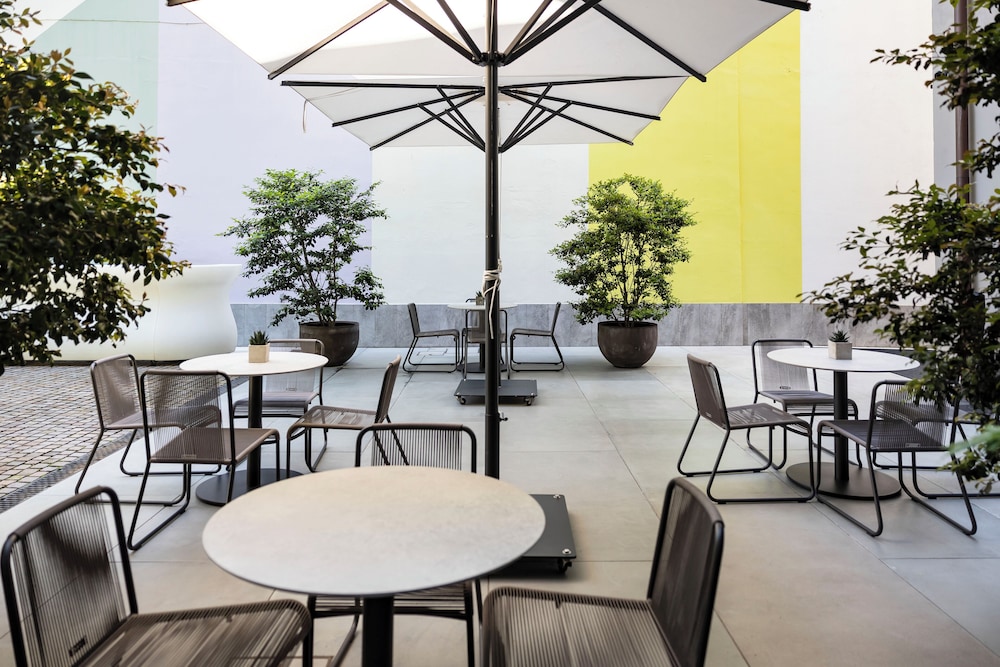 Savona 18 Suites 48/74