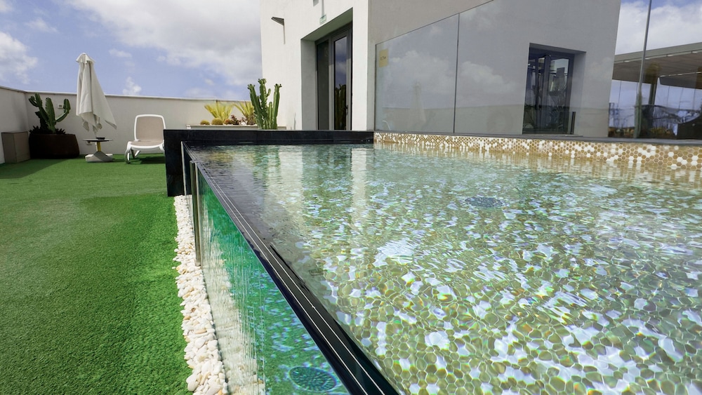BLUESEA Design Plus Bex Hotel 65/67
