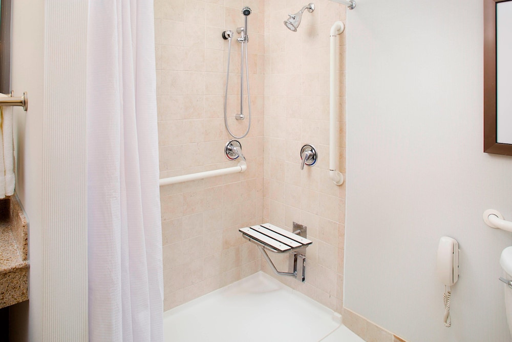 Courtyard By Marriott Roanoke Airport 8/39