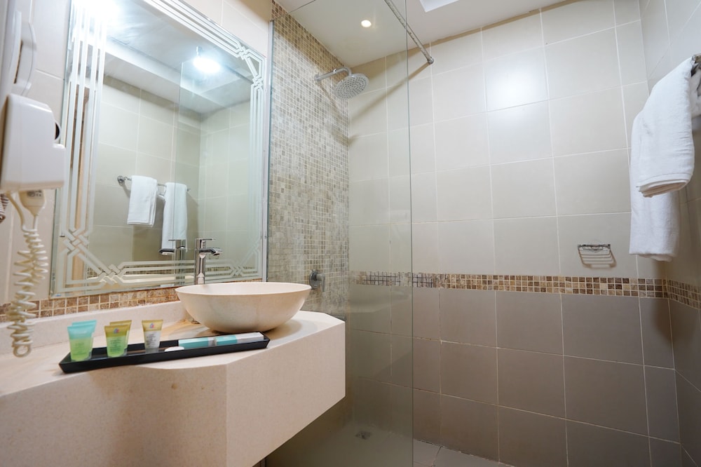 MRA Hotel 35/37