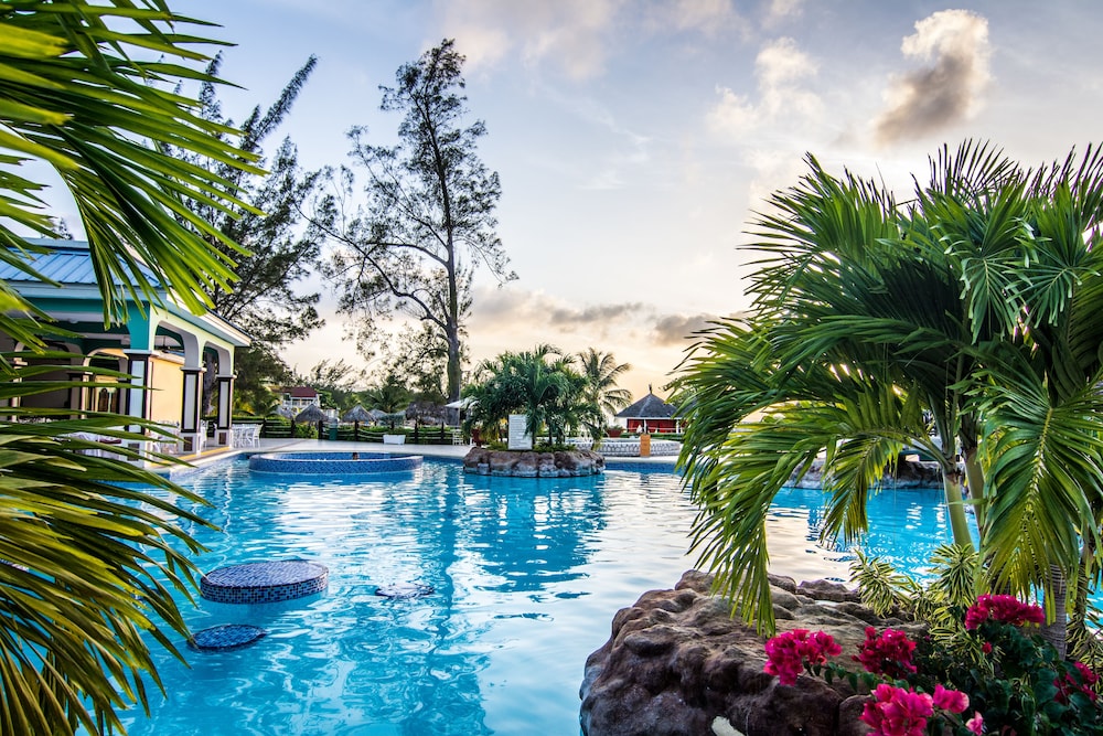 Jewel Paradise Cove Beach Resort and Spa All Inclusive - Adults Only 41/50