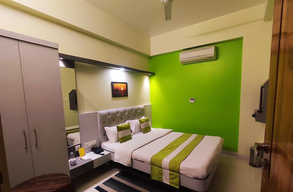 Hotel Prabhat 8/50