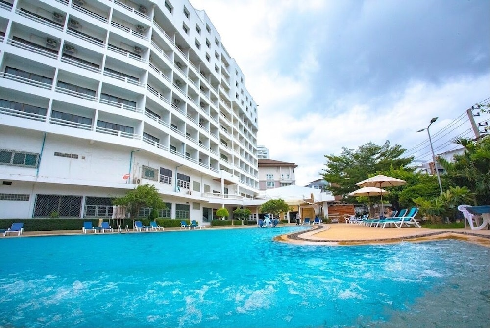 Royal Palace Hotel 7/66
