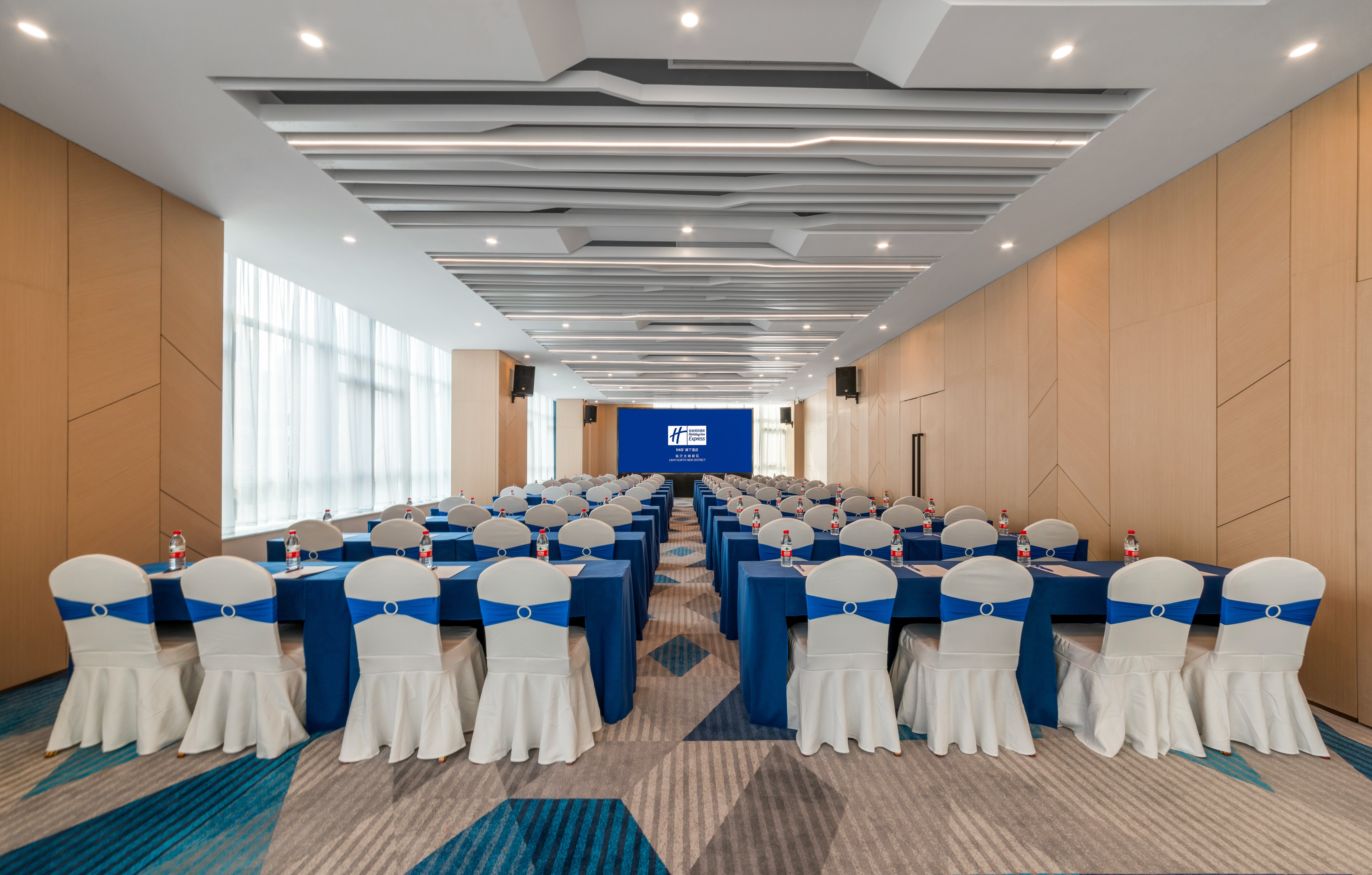 Holiday Inn Express Linyi North New District 37/47