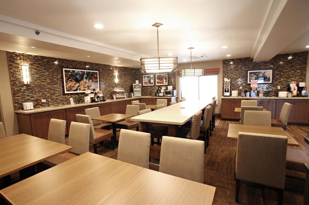 Best Western Plus Cottontree Inn 30/34