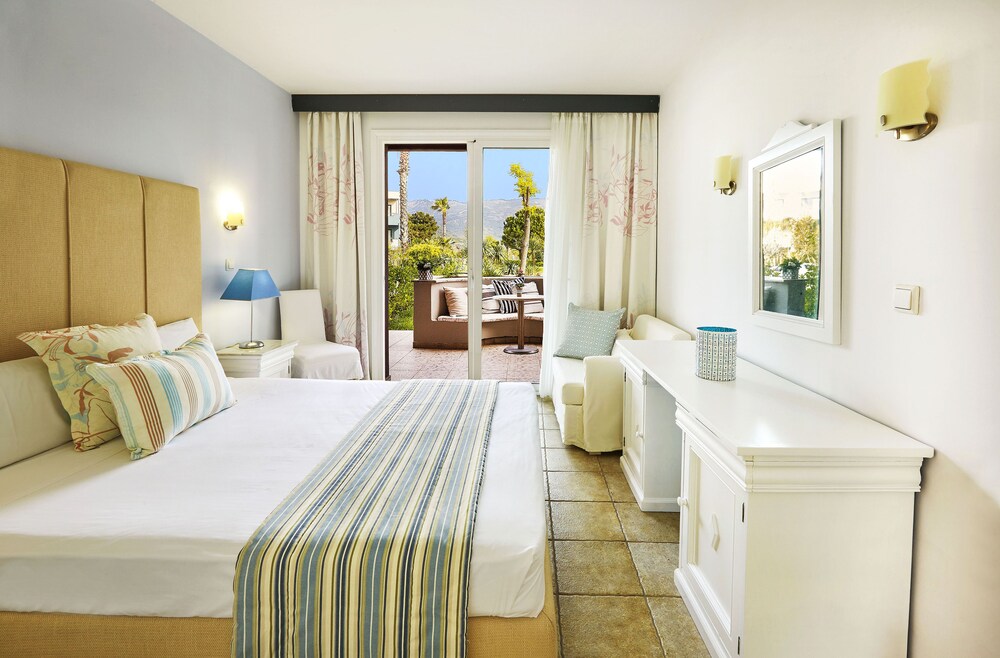 Ilio Mare Beach Hotel by GHH 25/75