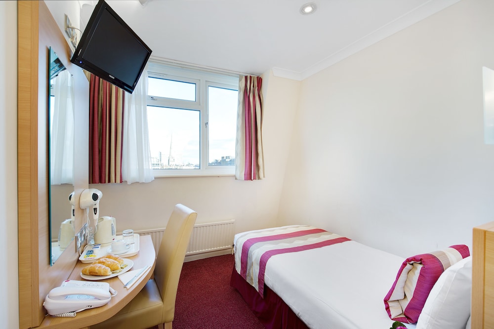 Queens Park Hotel 35/60