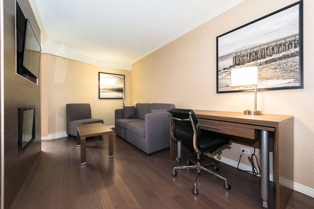 Holiday Inn Express Edmonton Downtown 50/56