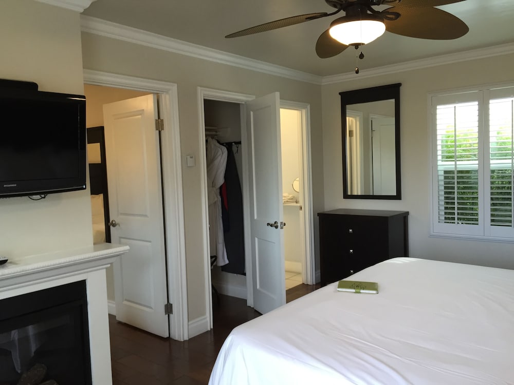 Beach Bungalow Inn and Suites 6/67