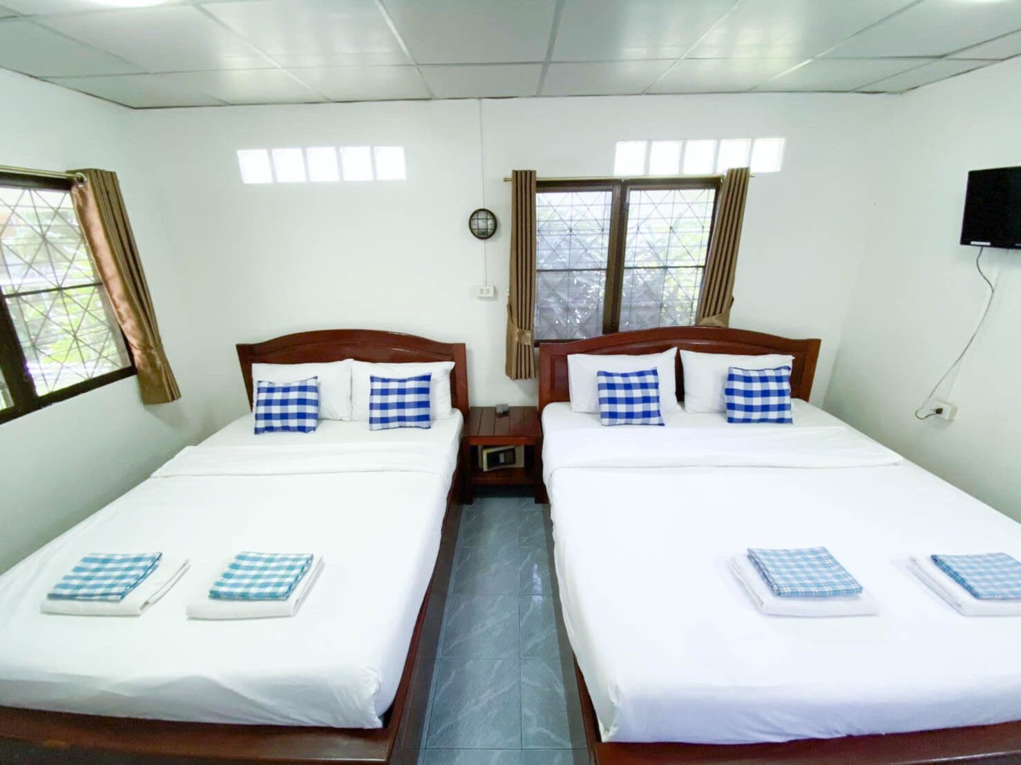 ROOM, QUADRUPLE