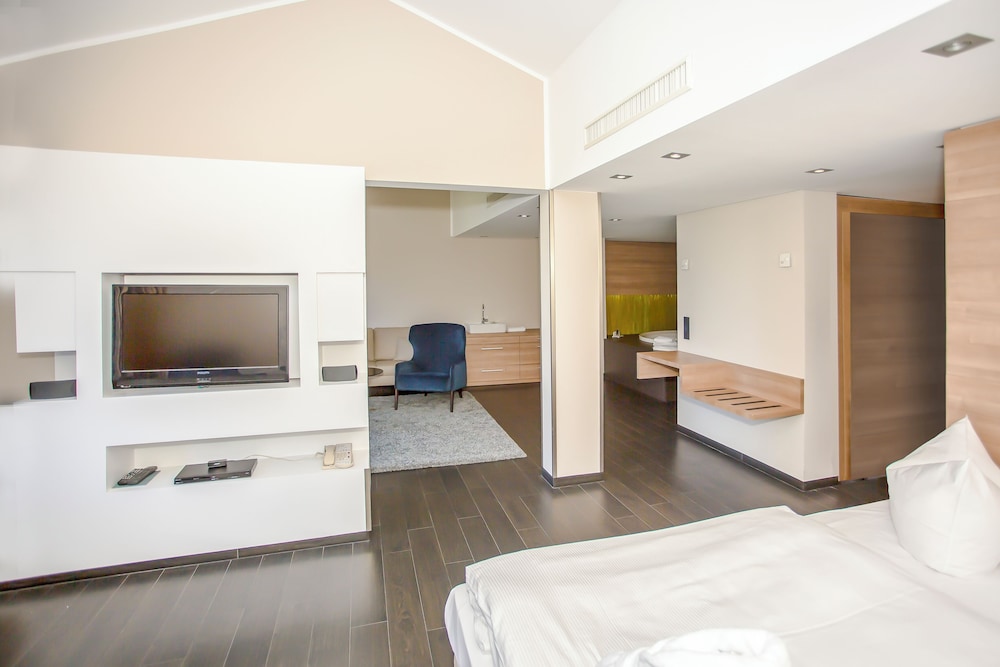 Suite, King Bed