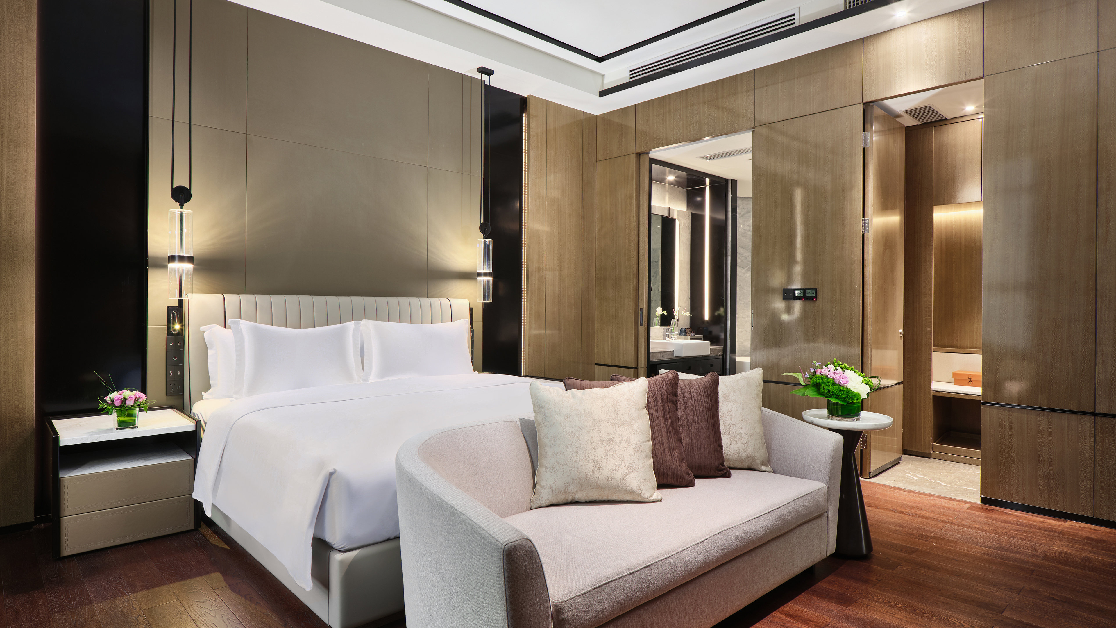 Crowne Plaza Wuhan Development Zone 24/82