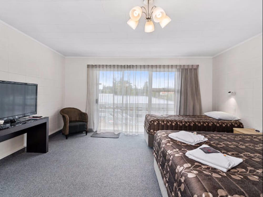 Cleveland Thermal Motel 33/60