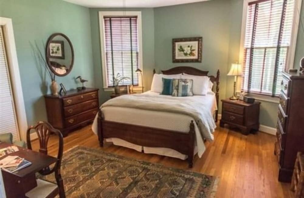Charles Bass House Bed &amp; Breakfast 6/21
