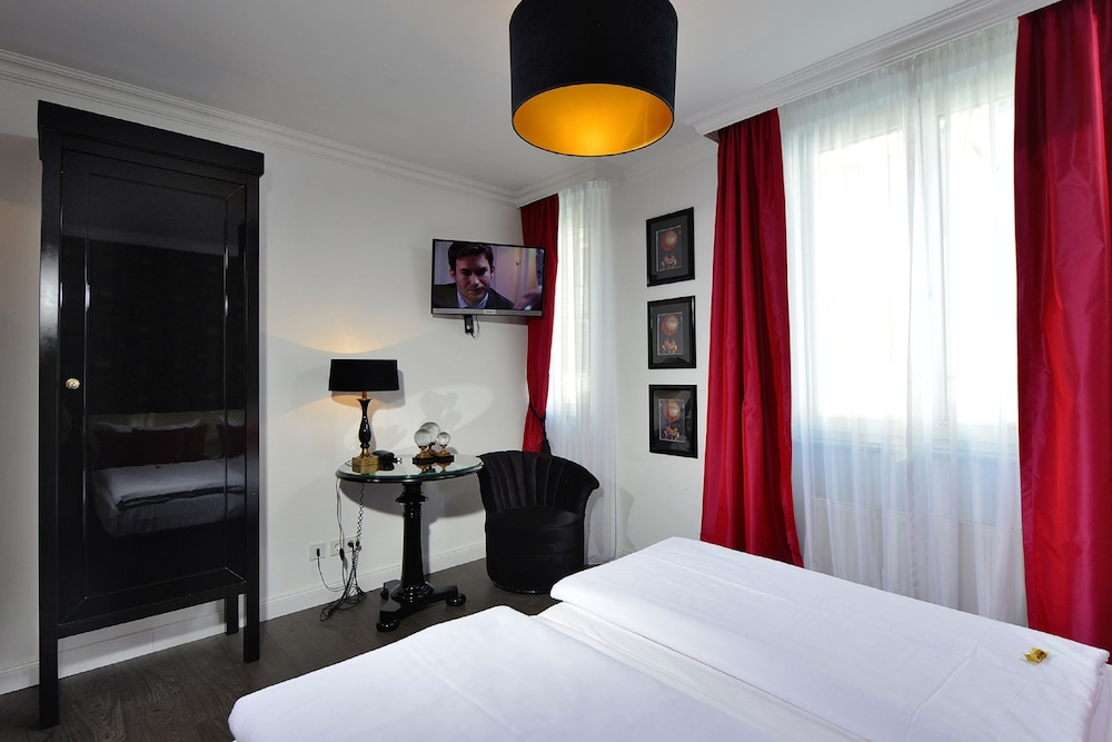 DOMSTERN HOTEL 43/64