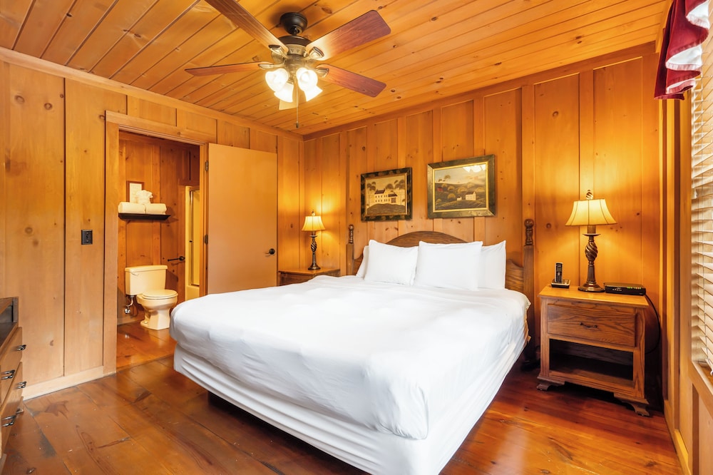 The Cabins At Green Mountain 14/68