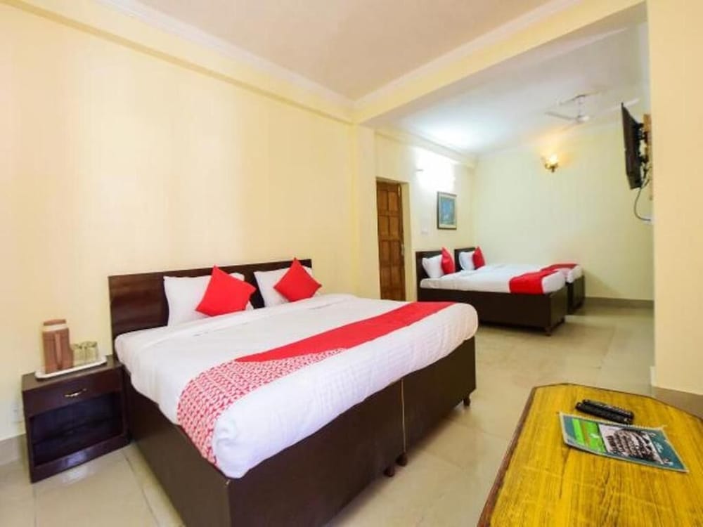 ANAND PALACE HOTEL 22/42