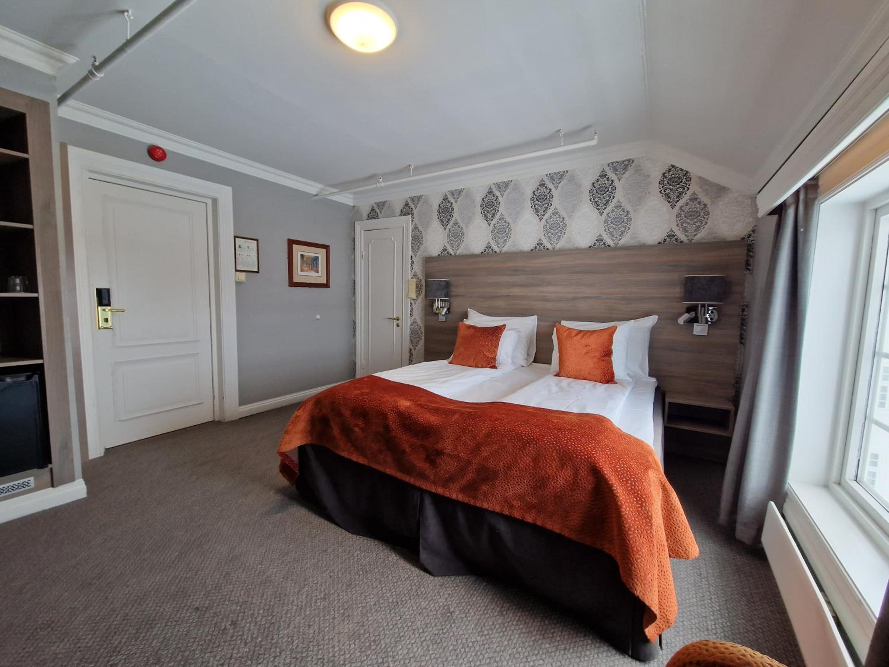 Room, Double Bed, Mountain View