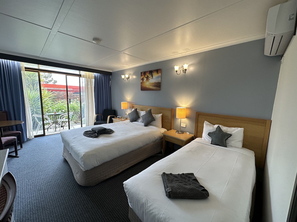 Statesman Motor Inn 8/47
