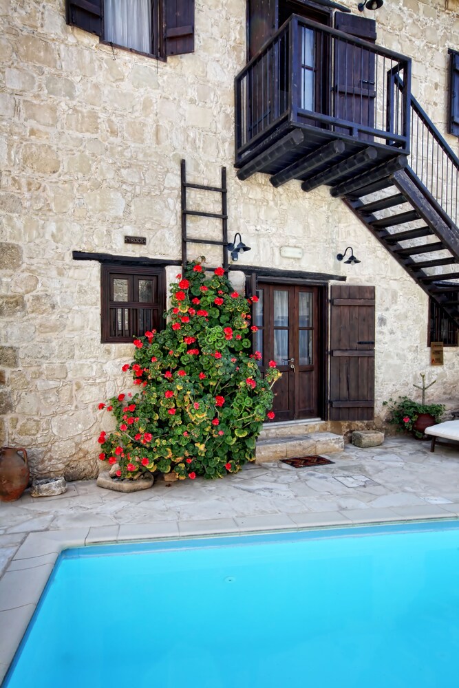 LEONIDAS VILLAGE HOUSES 40/45