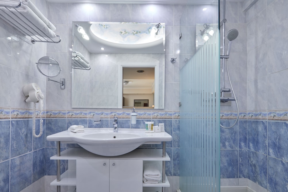 Ava Hotel Suites 9/39
