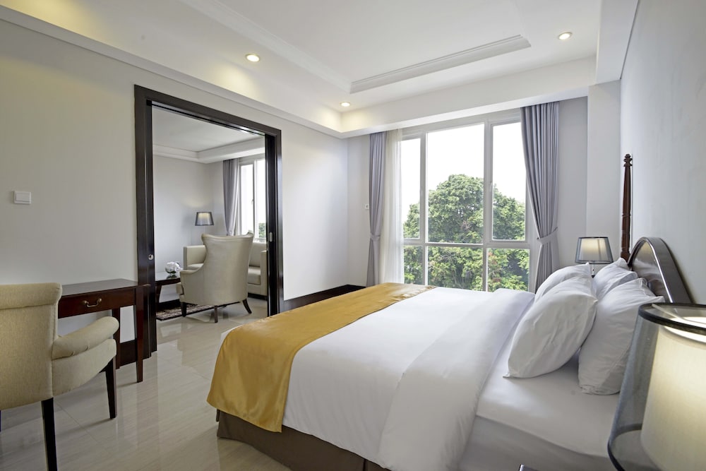 The Sahira Hotel 13/40