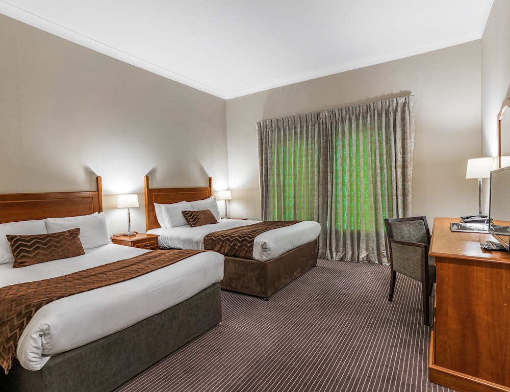 Wilton Hotel Bray 25/69