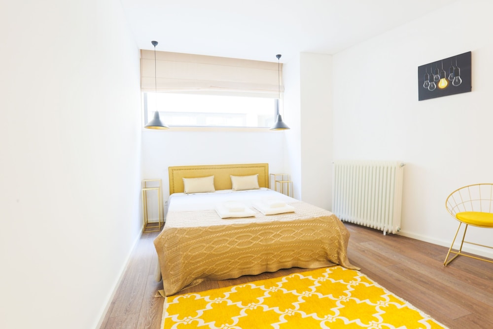2 BEDROOMS, EMERALD, APARTMENT