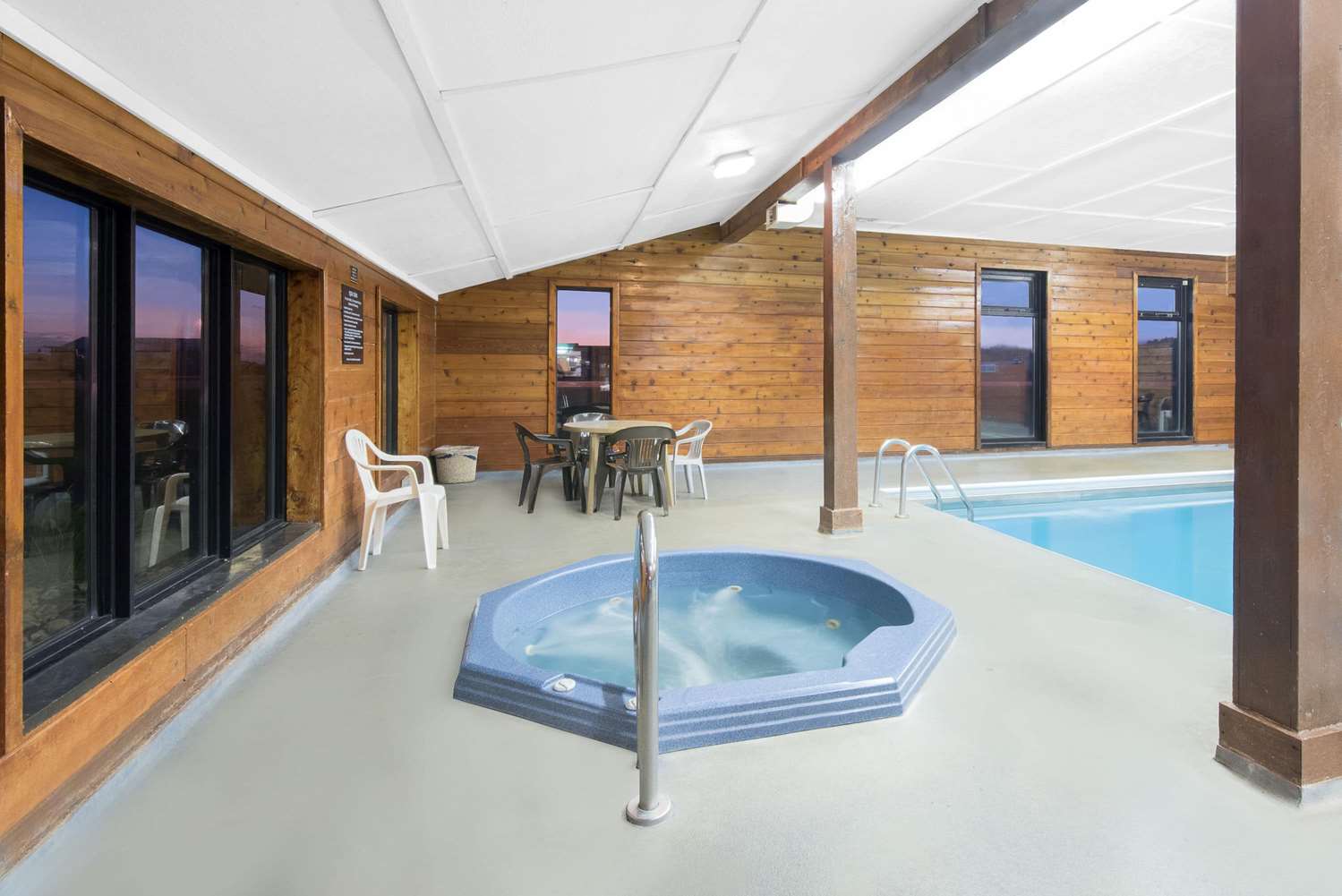 Super 8 by Wyndham Watertown 28/44