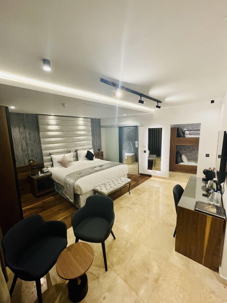 The Village Boutique and Spa 53/72