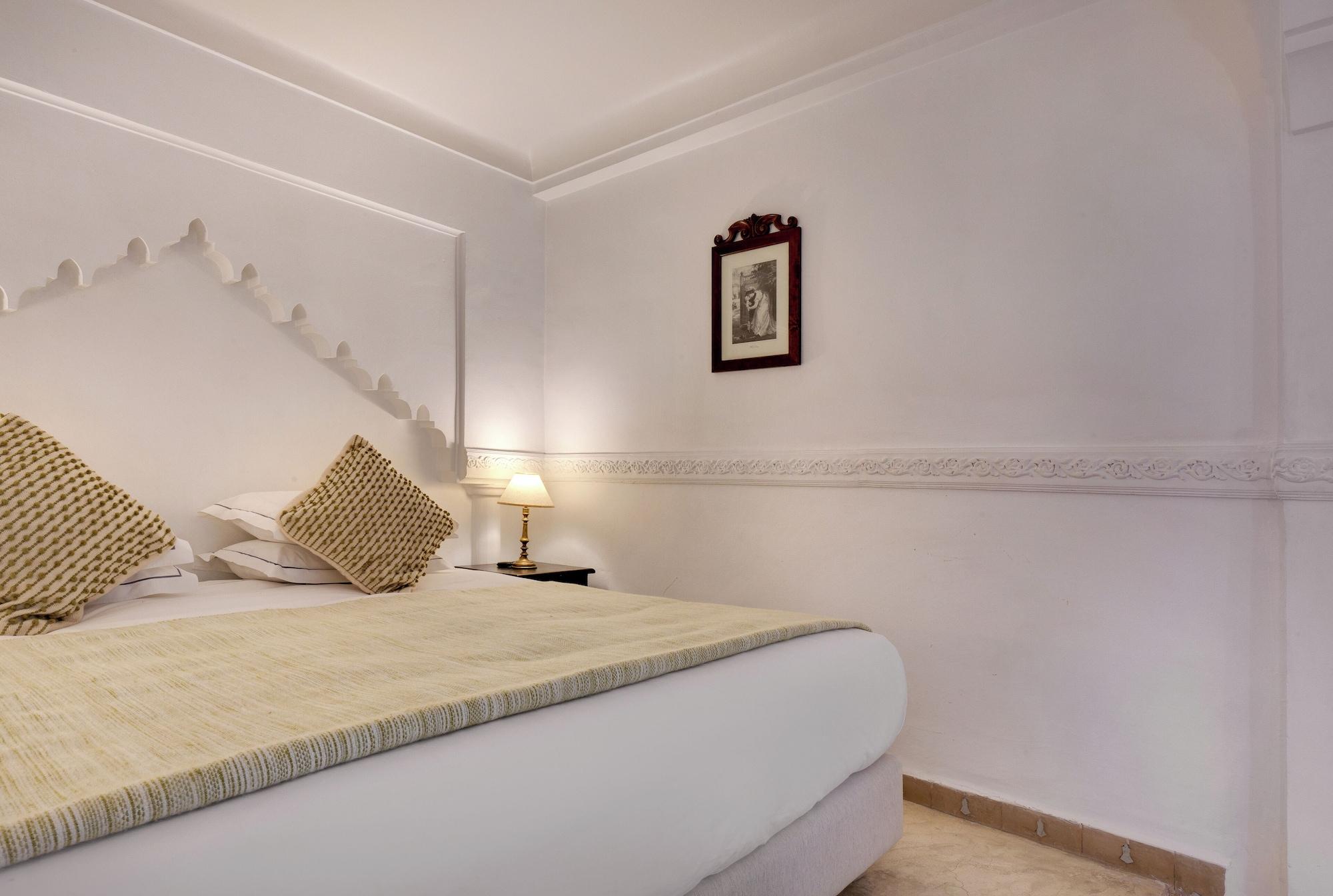 Riad Firdaus, Junior Suite