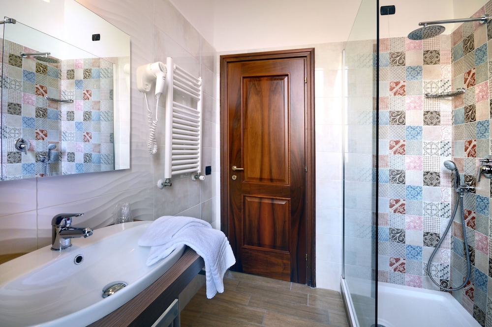 PINTO STOREY HOTEL 13/67