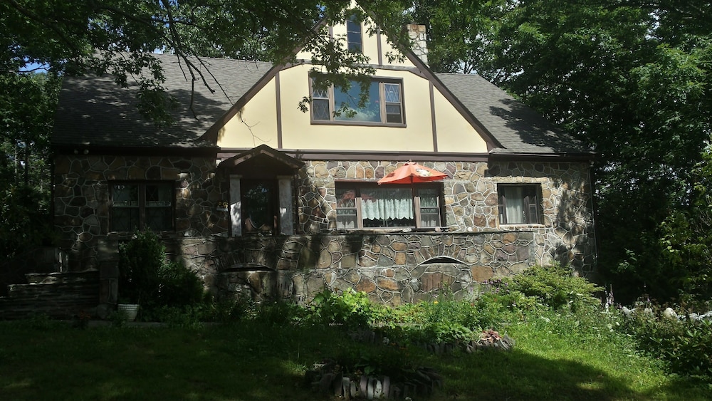 Maurrocks Bed & Breakfast 40/45