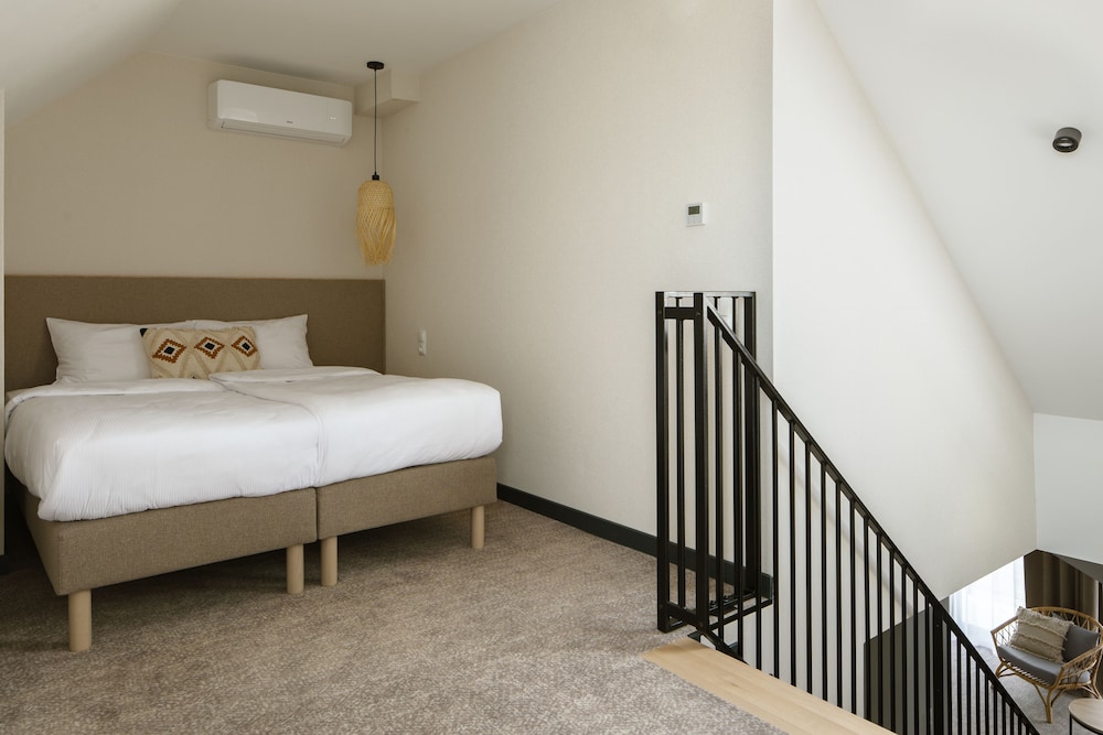 1 Bedroom, Apartment, Queen Bed, Two Story, Sofa