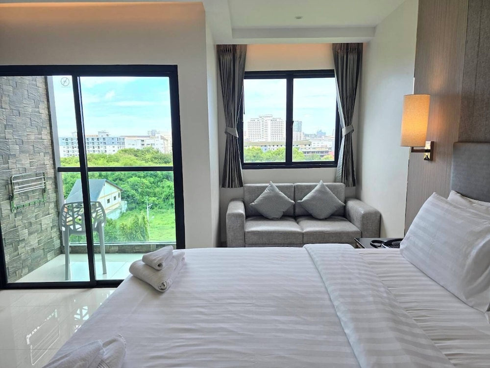 The TJ Hotel Pattaya 11/49