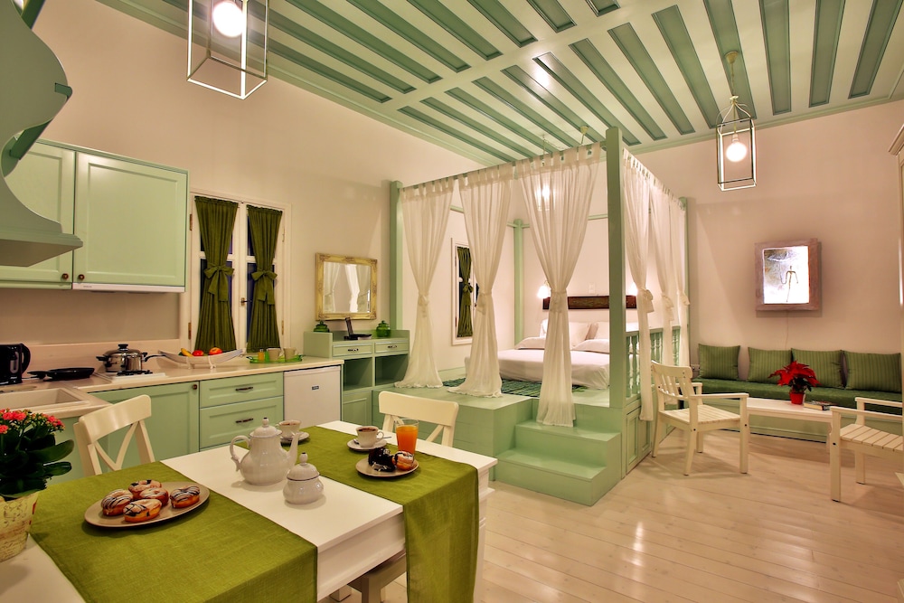 Efchi Suites 1904 30/39