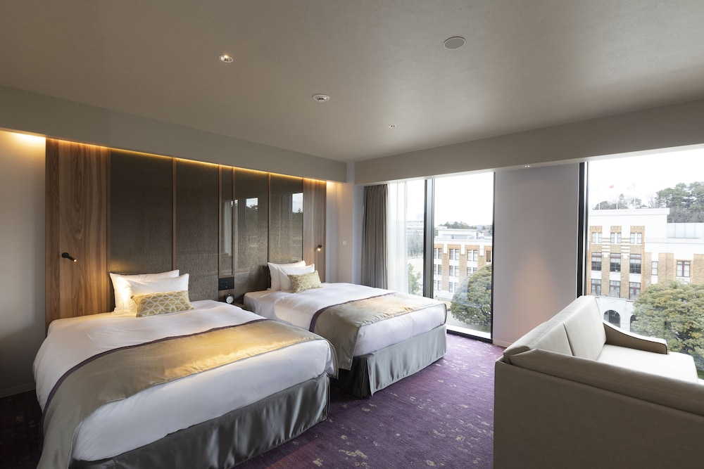 EXECUTIVE, TWIN BEDS