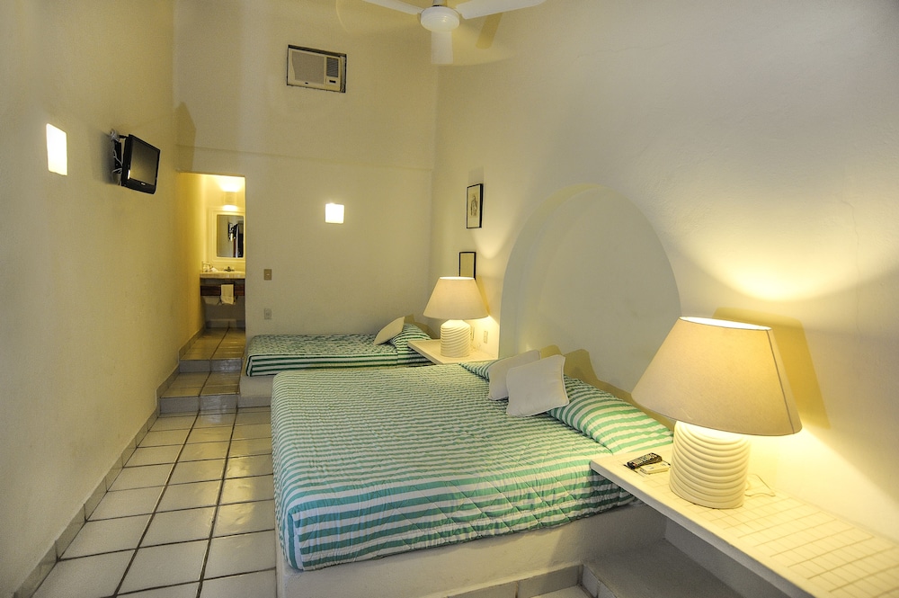 Suites Ixtapa Plaza 27/50