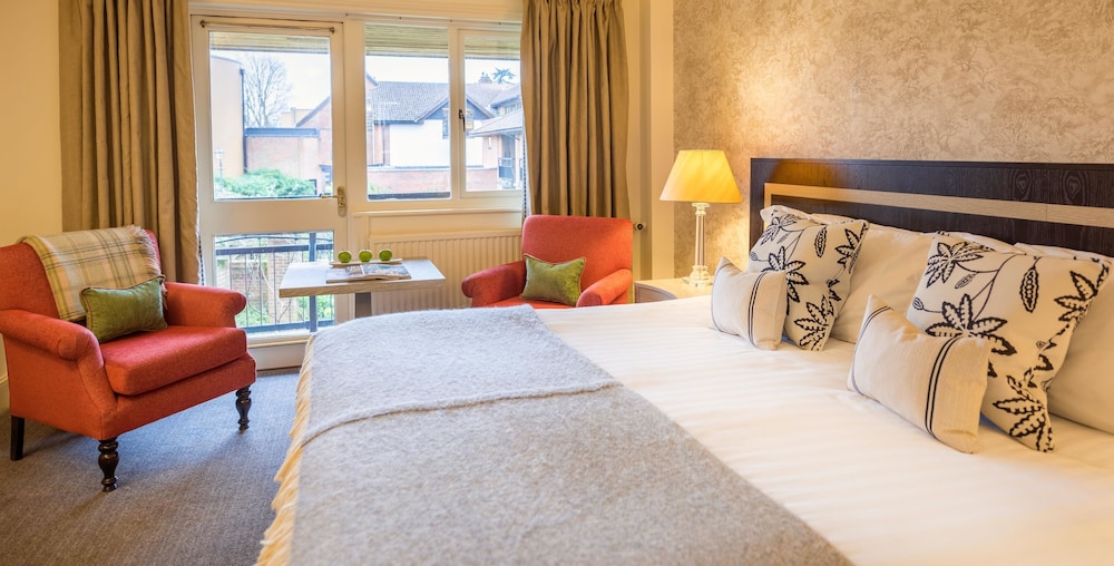 Careys Manor & Senspa 17/55