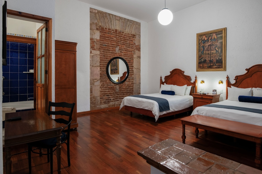 INTERIOR, SUPERIOR, 2 BEDS