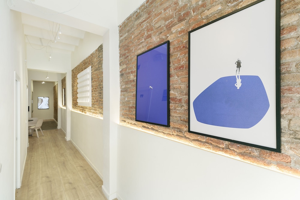 Arte Suites By Olala Homes 3/25