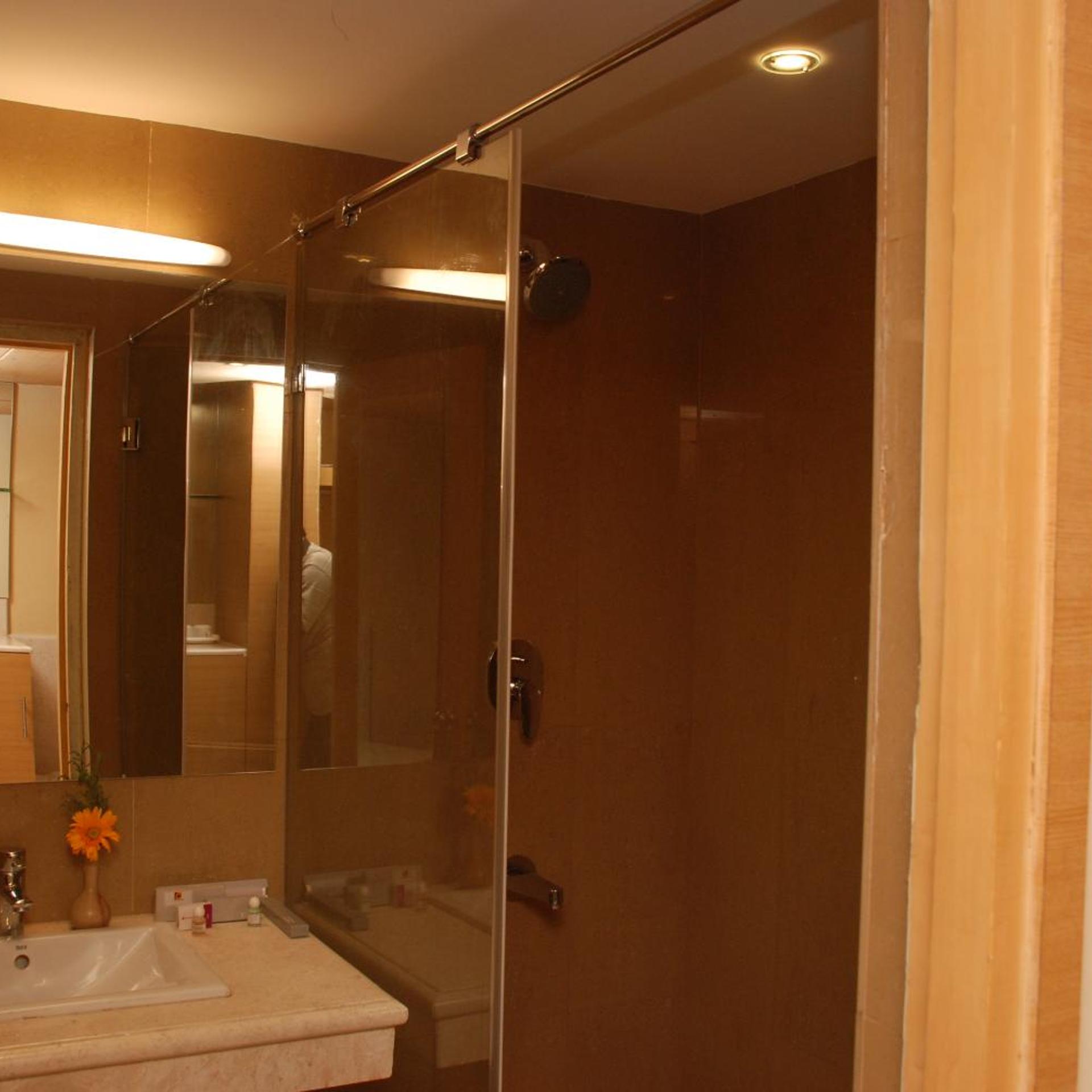PLA KRISHNA INN 39/39