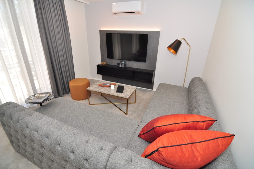 Deco Hotel Canberra 14/28