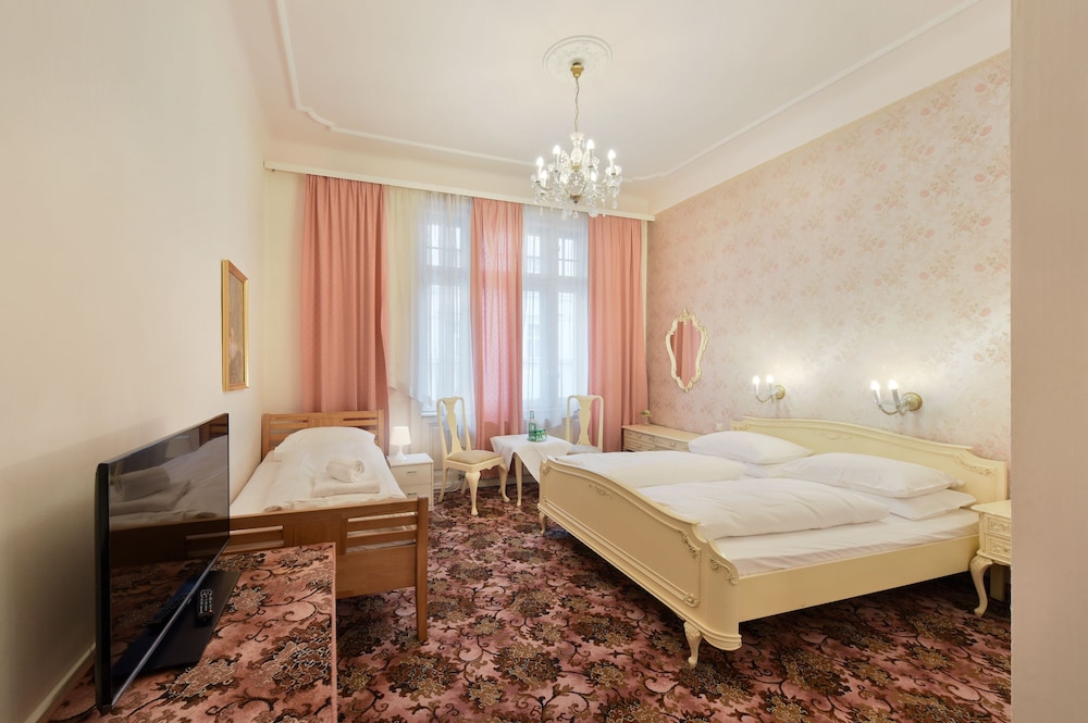 Hotel Pension Baronesse 12/45