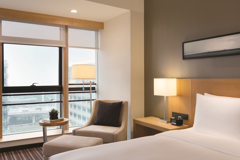 Hyatt Place Shenzhen Airport 28/70